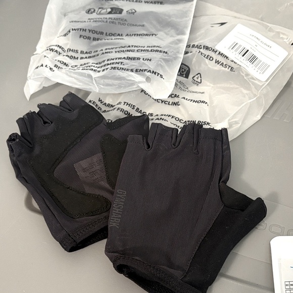 Bundle of 2 Pairs of Gymshark Lifting Gloves Medium - Picture 1 of 5